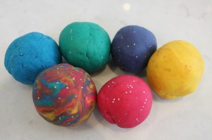 homemade-play-dough-recipe-play-doh-kids-craft1